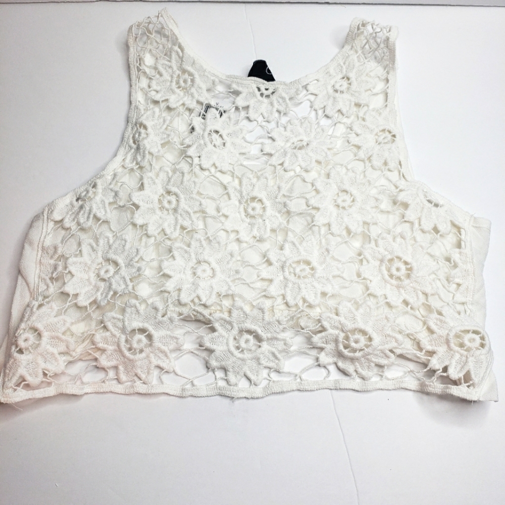 Windsor Open Floral Crochet Back Under boob crop top Size Large NEW Bubble hem
